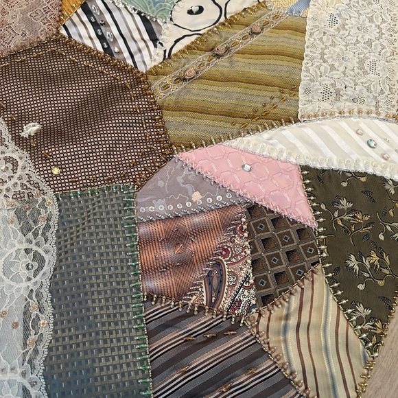 Handmade Quilted wall hanging patchwork - Picture 6 of 6